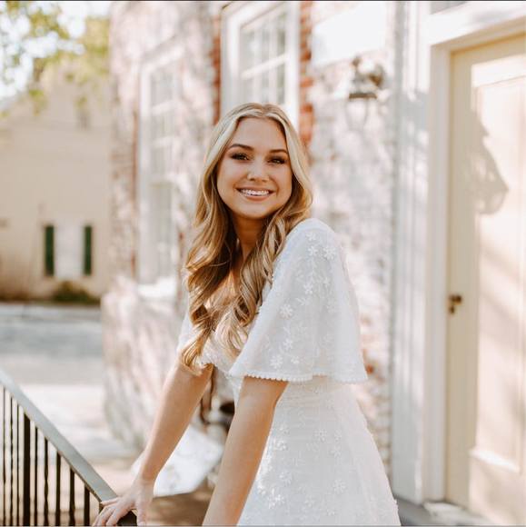 Meet your Posher, Kristen - Picture 1 of 1